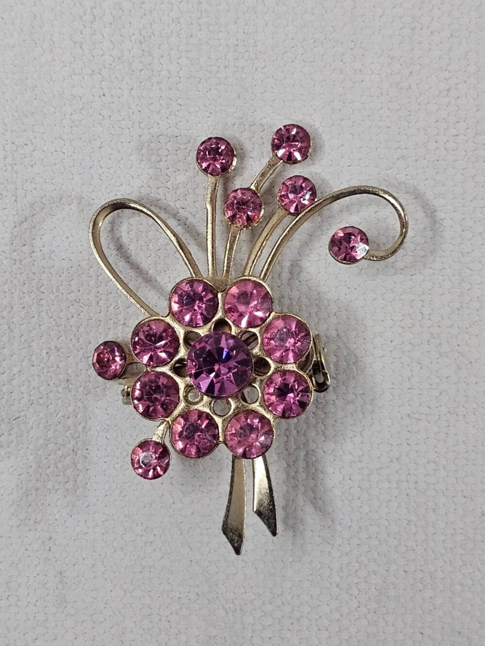Gold Tone Metal Floral Brooch Pink Rhinestone Unmarked Jewelry Blazer Deco Pin